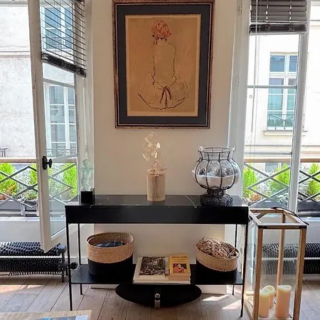 Charlot C Apartment