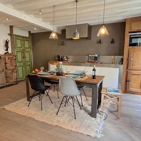 Charlot C Apartment